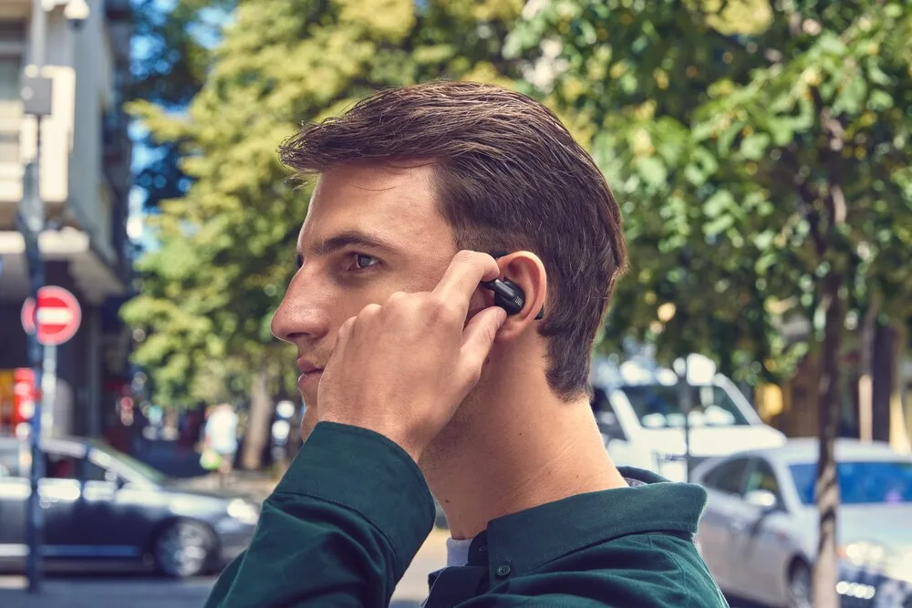 606183-JBL_Sense-Pro_Lifestyle-Image_Black-79184d-large-1754922871.jpeg