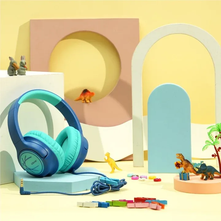 kids_headphones.jpg?v=1715393064&width=720